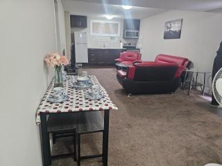 Excellent 2 Bedroom Basement Suite Apartment - Calgary - 6