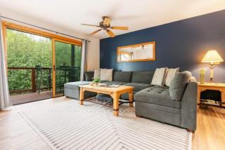 Vibrant Spacious Ski Pad Hot Tubs - Driggs - 9