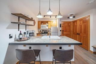 Upscale Couple's Getaway Hot Tubs - Driggs - 4