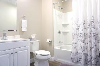 Unit 43 Homey 1BR Garage Parking - Chelsea - 2