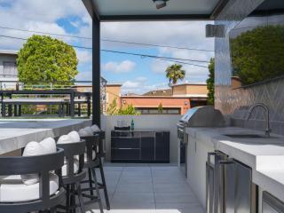 Luxury Resort Pool, Spa, Swim Up Bar and Bay Views - San Diego - 6