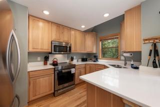 210 Sawyer with Private Hot Tub - 4