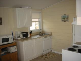 Pet Friendly Cottage walk to beach! - 8