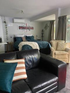 Hideaway - A Couples Retreat - 0