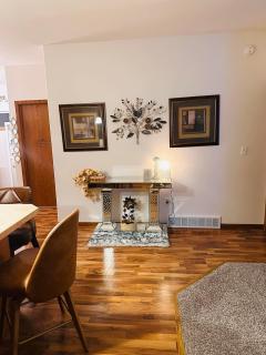 king size beds near club house - Fargo - 2
