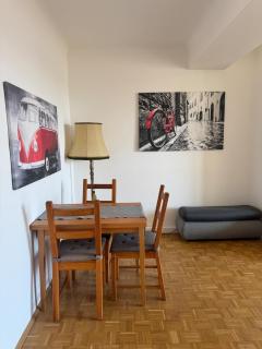 Cozy Apartment With Balcony Near Yppenplatz! - Viena - 8