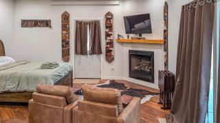 Secret Squirrel Sanctuary - Custer - 5
