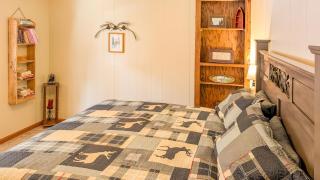 Prairie Creek Cabin w/Hot tub - Rapid City - 1