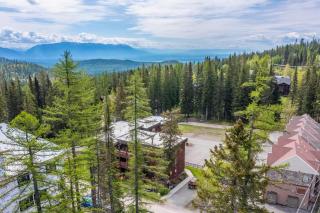 Big Mountain Getaway with Trail-Slope Access - Vista - 8