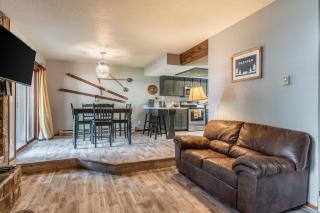 Big Mountain Getaway with Trail-Slope Access - Vista - 4
