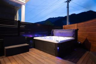 Centrally Located - Hot Tub & Amazing Outside Area - Queenstown - 0