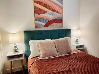 Remodeled Excellent Neighborhood - Roseville - 4
