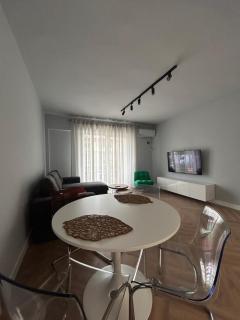 Modern Luxe Center Escape - Polisi i Vogël - 7