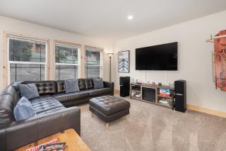 635 Wapit on the FREE shuttle route - 0