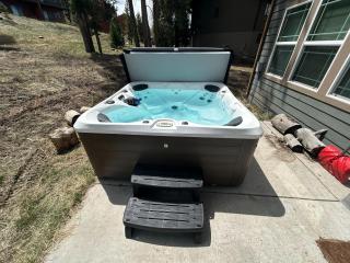 635 Wapit on the FREE shuttle route - 9