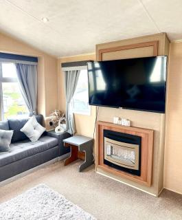 3 Bedroom 8 birth Caravan - Sand Le Mere - Tunstall - 6