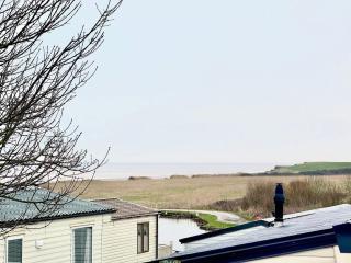 3 Bedroom 8 birth Caravan - Sand Le Mere - Tunstall - 7