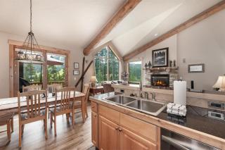 Lakota Lookout private hot tub - 6