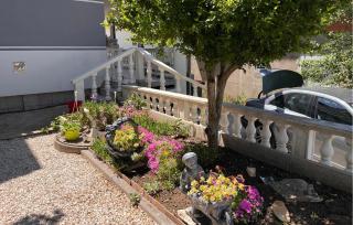 Stunning Apartment In Gornji Karin - Gornji Karin - 2