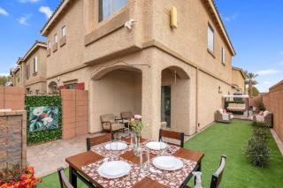 5BD | 5BA | 2-Kitchens| Backyard - ComfortInBudget - Las Vegas - 0