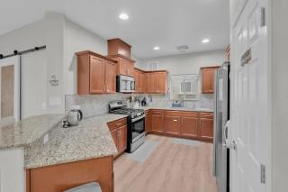 5BD | 5BA | 2-Kitchens| Backyard - ComfortInBudget - Las Vegas - 8