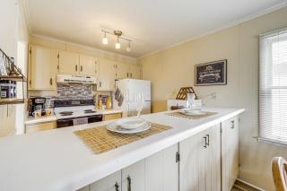 Walk to Hiking and Skiing Beech Mountain Condo - Beech Mountain - 9