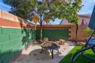 Stylish King with optional bunk or Work Desk w/TV - Las Vegas - 8