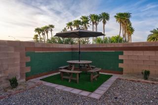 Stylish King with optional bunk or Work Desk w/TV - Las Vegas - 7