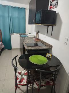 apartamentito tipo estudio AMUEBLADO tranquilo y acogedor cocina y baño privado independiente en CHANIS cerca de Costa del este - Città di Panama - 2