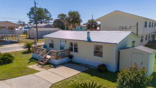 Cozy Bungalow 7min Walk to Beach with Outdoor Shower - Panama City Beach - 4