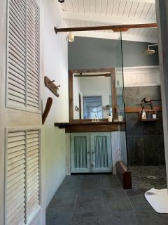 Moonrise Loft Two bedroom house each with en suite bathroom Five min drive to Falmouth Harbor - Matthews - 9