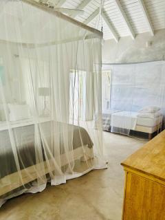 Moonrise Loft Two bedroom house each with en suite bathroom Five min drive to Falmouth Harbor - Matthews - 6