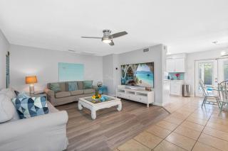 Amazing Heated Pool House Close to Beaches - 4