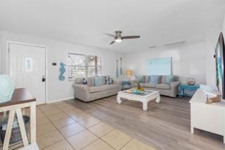 Amazing Heated Pool House Close to Beaches - 5
