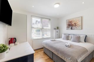 Studio at Tube Station Ground Floor Private Bathroom and shared Kitchen 1 - Edgware - 0