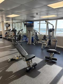 Beachside Studio Pool Gym & Ping Pong - Sunny Isles Beach - 1