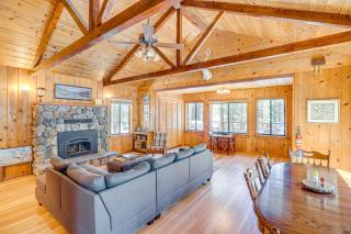 Walk to Lake Almanor Prattville Cabin with 2 Decks! - - 7