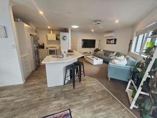 The Central Beach House - Mount Maunganui - 0