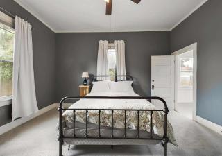 Modern 3BR Home Walk to Downtown - Lafayette - 1