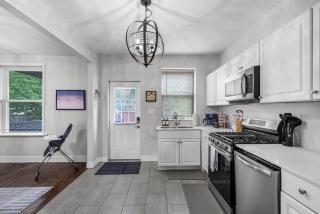 Hartford Stylish 5BR Near Downtown With Private Backyard - Saint Louis - 2