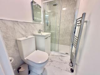 No 26 6 Bedroom House By AltoLuxoExperience Short Lets & Serviced Accommodation With Free Wifi - Burnham on Sea - 1