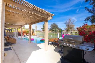 Spacious home with golf course views and private pool - Indio - 4