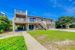 Steps to Beach Bright Emerald Isle Retreat - 0