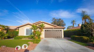 Spacious home with golf course views and private pool - Indio - 8