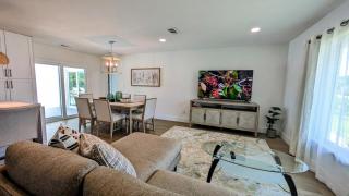 Stunning Lakeside Retreat, heated Pool, renovated - Bonita Springs - 9