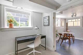 Stylish Daylight Basement Apartment- Patio + Grill - Seattle - 6