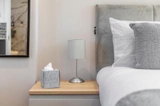 Studio at Tube Station Sleeps 3 Private Bathroom shared Kitchen 4 - Edgware - 9