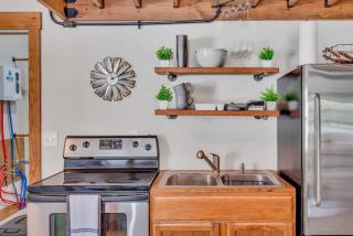 The Den at J-Barn - Secluded Retreat - Nashville - 8