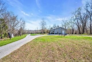 The Den at J-Barn - Secluded Retreat - 4