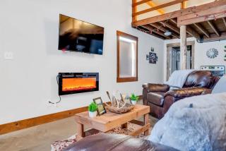 The Den at J-Barn - Secluded Retreat - 7